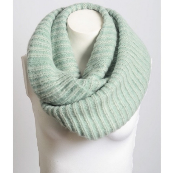 OCTOBER LOVE Bundle of "Mint Colored" Beanie-Scarf - Picture 6 of 13